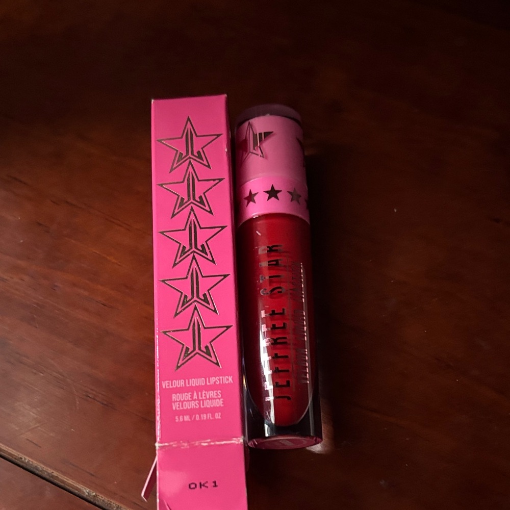 Jeffree Star Velour Liquid Lipstick -red rum